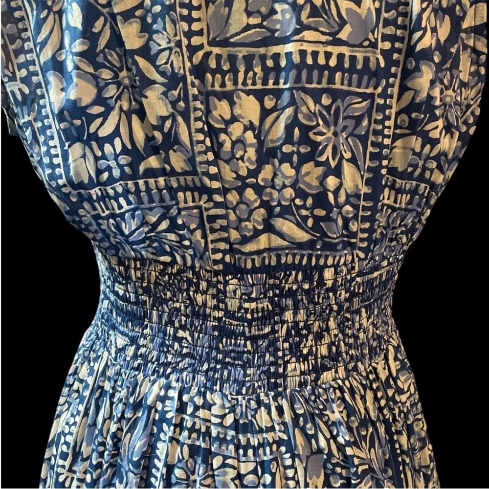 Chelsea & Theodore Blue and White Patterned Midi Dress - Picture 4 of 7